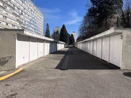 vente garage et parking à saint-étienne (42000) : à vendre / 18m² saint-étienne