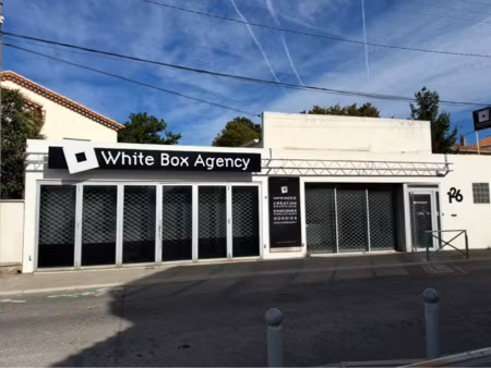 local professionnel à louer salon de provence 3 pièce(s) 187m2 2 085€/mois ht/hc