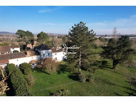 maison de 275 m² avec terrain arboré de 4134 m²