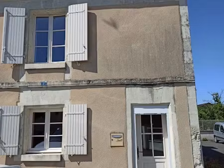 location maison 2 pièces 31 m² à lencloître (86140)  375 €