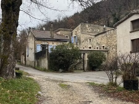 maison authentique à rénover avec gîte  au calme proche dieulefit - jeanne