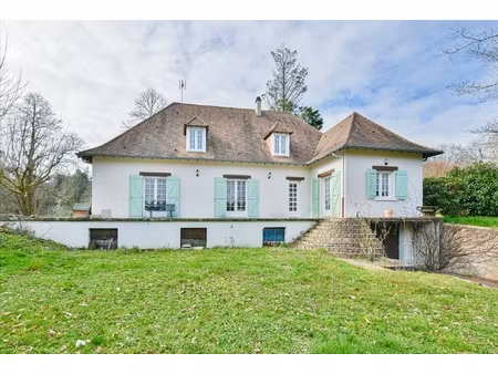 maison 10 pièces - 253 m²