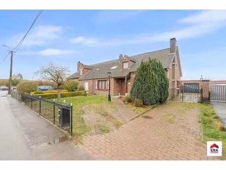 charmante maison rénovée avec 4 chambres et jardin à ternat