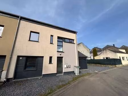 appartement 1 ch. entièrement rénové + 2 parkings