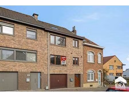 magnifique maison avec 4 chambres et jardin!