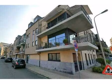 rez-de-chaussée avec terrasse