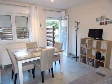 joli petit studio avec terrasse + parking