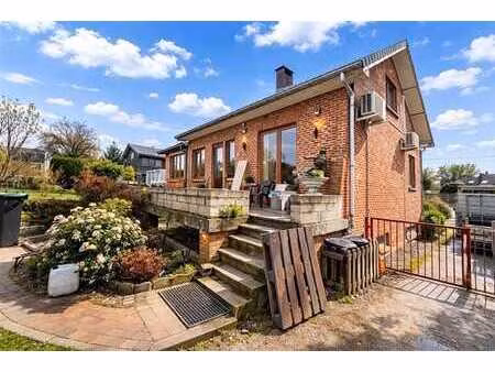 villa + entrepot sur 16 ares a decouvrir