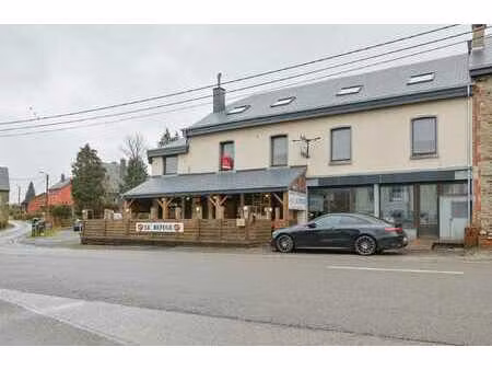 imposant immeuble implanté sur un terrain de 21 85 ares !