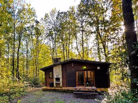 chalet avec deux chambres dans les bois de oignies.