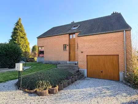 villa avec beau jardin