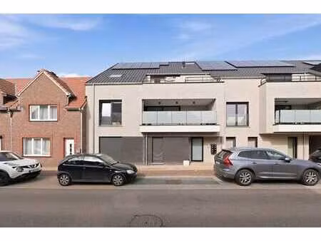 recent appartement met 2 slaapkamers en een ruim terras i...