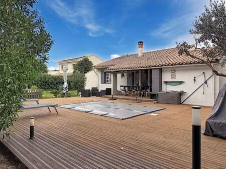 pignans – maison avec piscine  terrasse bois et garage – pro