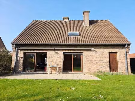 villa quartier résidentiel/3 chambres possibilé 4/peb c/sud