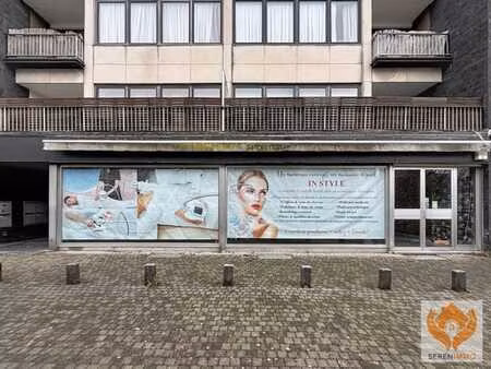 rez-commercial avec vitrine de 11m2 en façade
