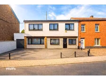 spacieuse maison avec jardin  garage et atelier !