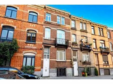 place jourdan - belle maison rénovée de +/- 151m² hab 3ch/2s