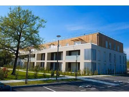 location appartement 3 pièces 62 m² à saint-savin (33920)