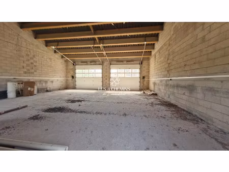 location parking 110 m² à trets (13530)  910 €