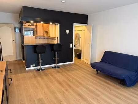 appartement 1 ch auderghem  cuisine ouverte aménagée