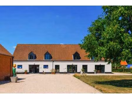 domaine unique avec écuries  grange et maison d’hôtes