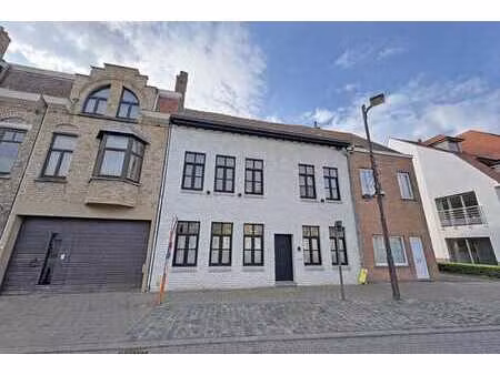 maison située au centre offrant de nombreuses possibilité...