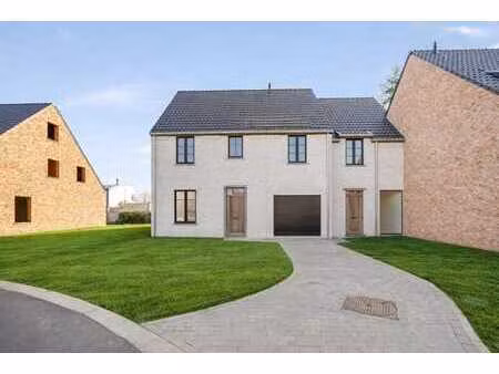 maisons modernes et champêtres à proximité du centre de ware