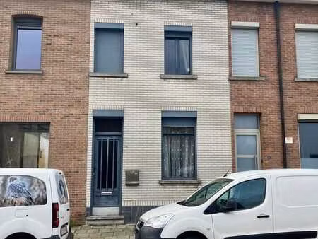 maison à rafraîchir avec jardin  garage et accès arrière