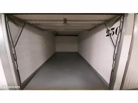 box / garage fermé – 13 m² – val d’europe – montévrain