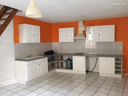 loue appartement t4 de 115 m² à bessan(centre ville)