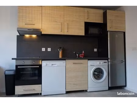 très beau t2 à 1 km de la plage - a l’année