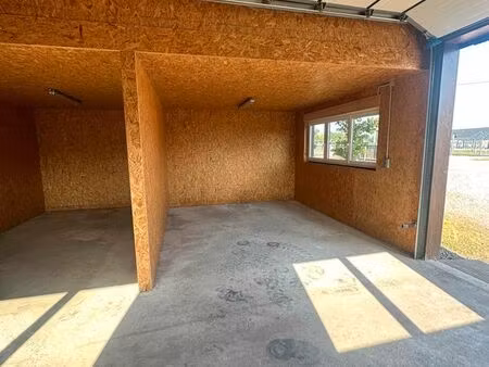 location garage petit hangar de stockage ou de travail