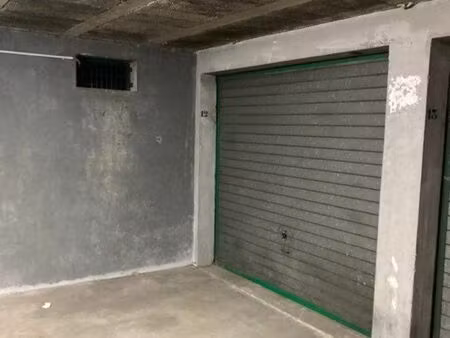 loue garage fermé meylan