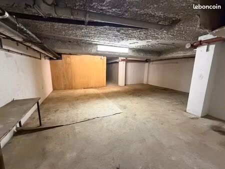 rare - grand local de stockage 80m2 sécurisé