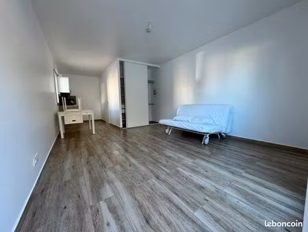 studio 28 m² + terrasse 15 m² – parking – clim – luynes