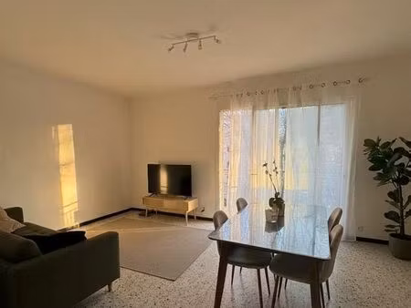 t4 meublé 82 m² rénové 2025 – 3 chambres – balcon – parking sécurisé – cave – narbonne