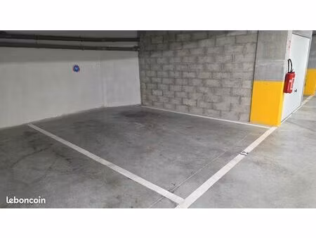 place de parking couverte