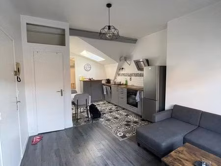 bel appartement t3 de 50 52 m2 situé au cœur de la rue commerçante du centre ville de melu