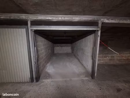 parking/box 1 pièce 12 m²