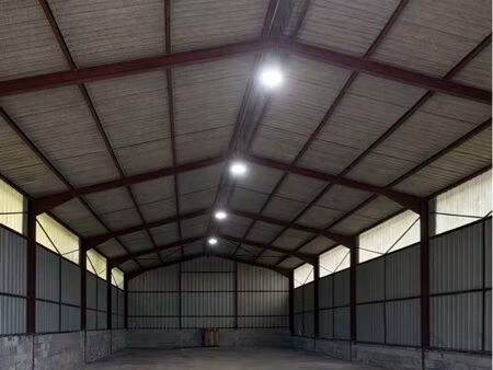 hangar 300 m2 sanitaire + point d’eau