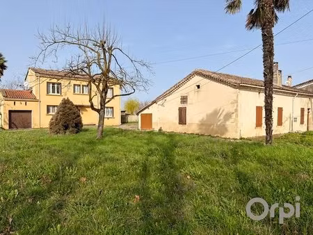 miradoux  village avec commerces et services  maison individuelle avec dépendances et...