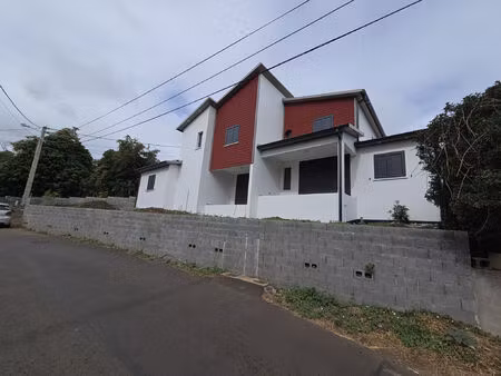 location maison 4 pièces 102 m² à saint-paul (97460)