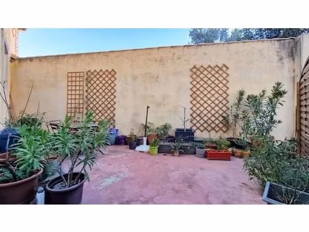 charmante maison de village – cour privative – 3 chambres – garage – vauvert