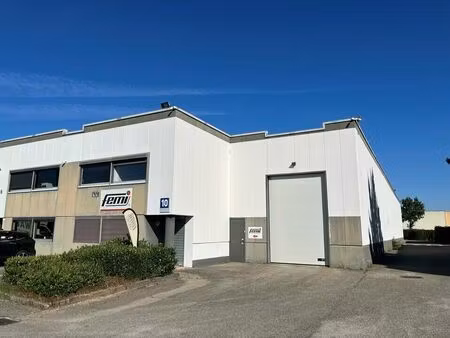 location commerce 434 m² à décines-charpieu (69150)