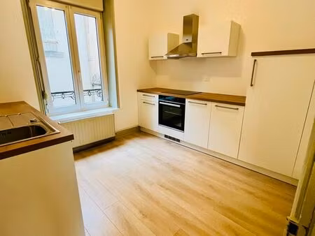 particulier loue t3 centre ville avec parking