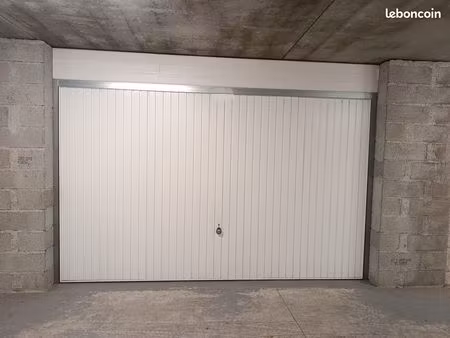 garage 2 voitures dans résidence sécurisée