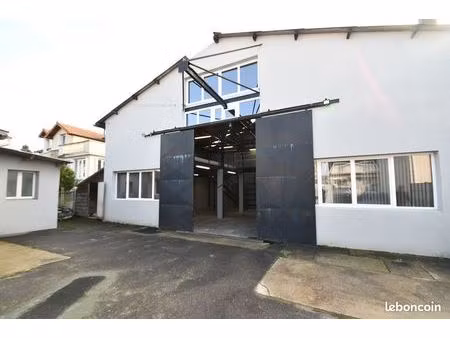 local 317 m² pavillons-sous-bois