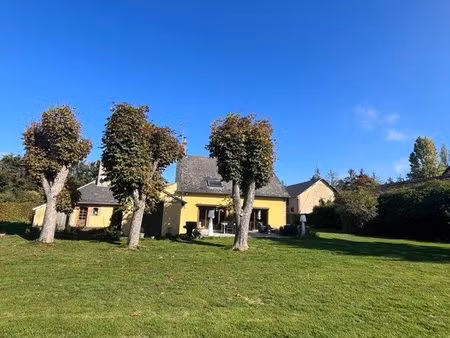 maison familiale avec granges 1ha de terrain