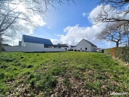 terrain 628 m² graces