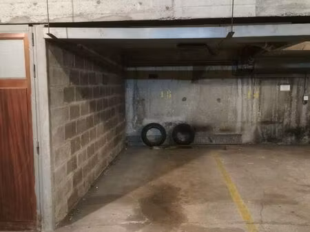 location place de parking montreuil